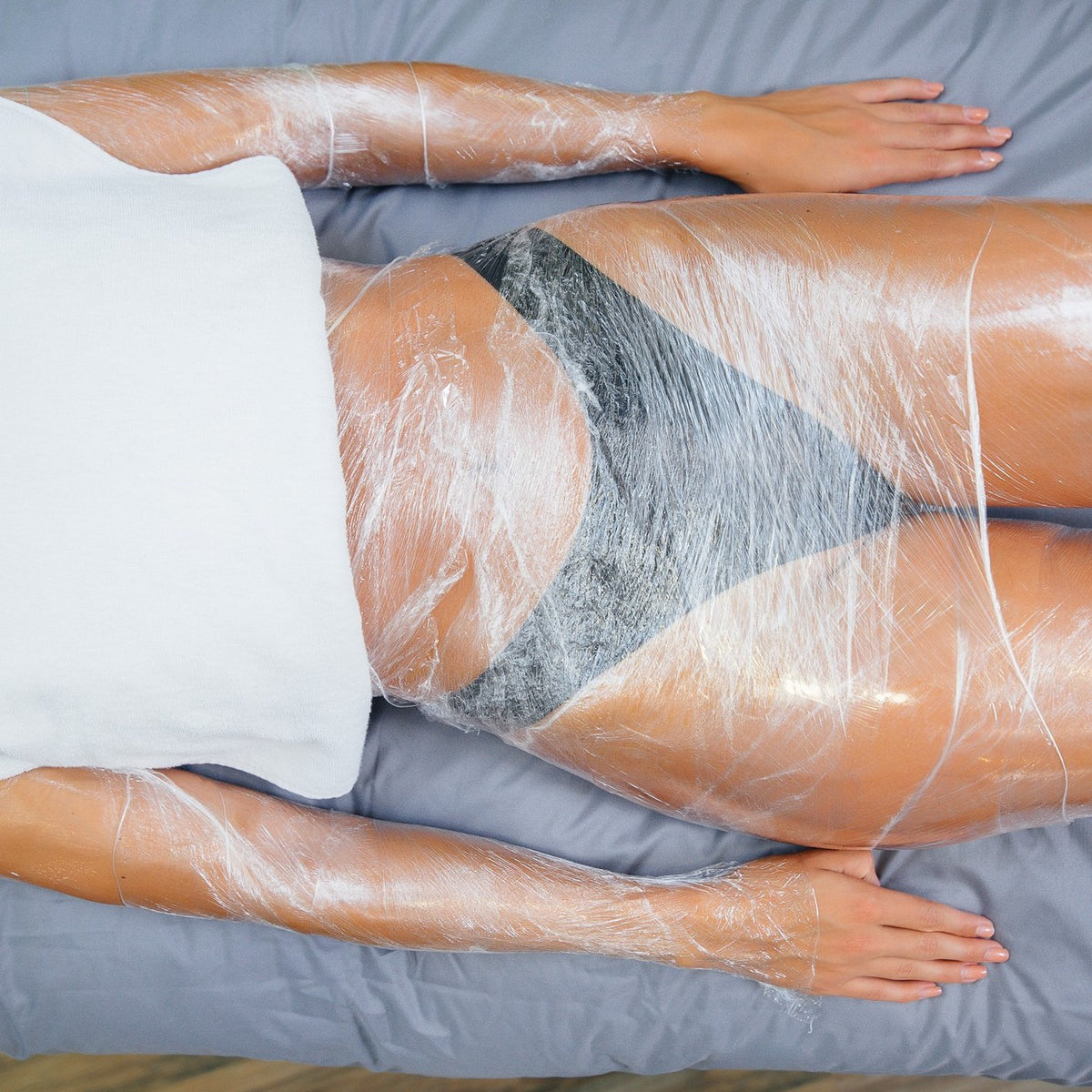 Korean Body Scrub w/ Seaweed Body Wrap + Wet Massage — 100 min (Women-Only)